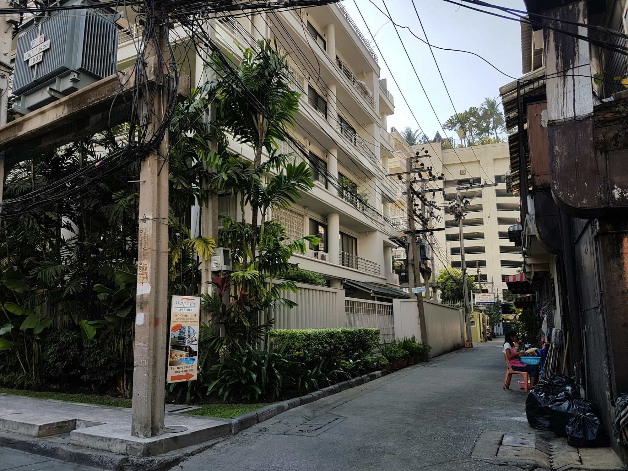 14 Place Sukhumvit Suites Bangkok Exterior foto
